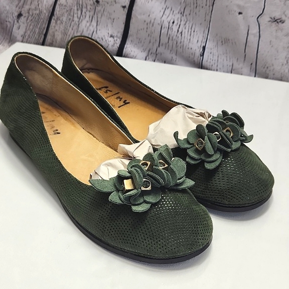 fs/ny French Sole Anthropologie Green Suede Flats